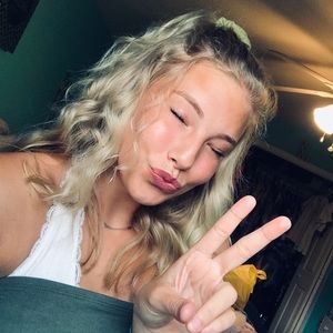 Meet your Posher, Laurel